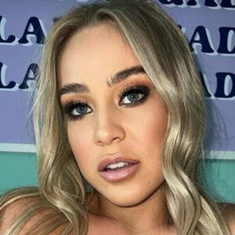 Emily McCarthy ポルノスター 裸 写真