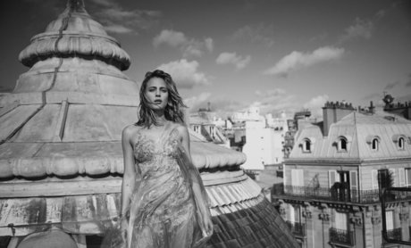 Nora Arnezeder 裸のスター 画像