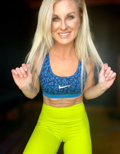 Blonde Country Girl xxxスター 写真