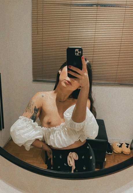 Julieta Baldon セクシーなポルノスター 写真