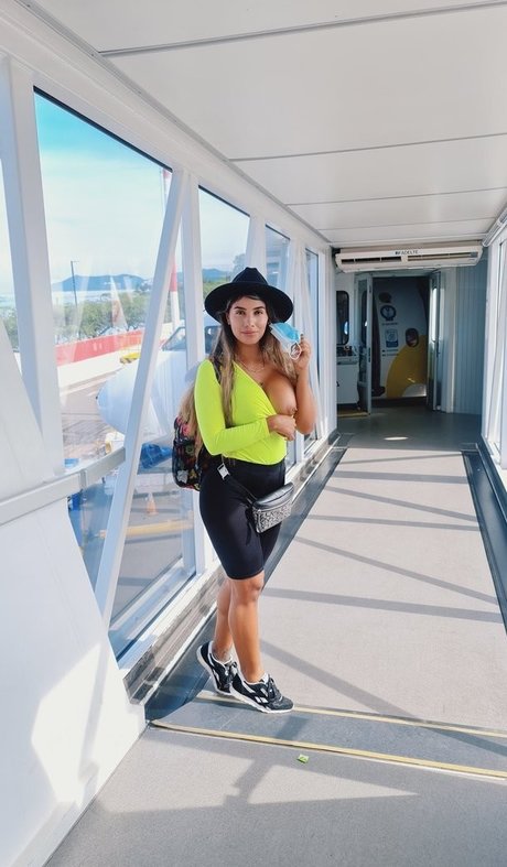 角質の女の子オンリーファンズ ポルノ 写真