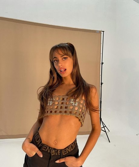 Martina Stoessel ホットモデル 写真