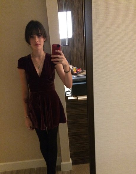 Carly Foulkes ポルノモデル ギャラリー