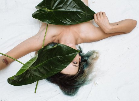 Carly Foulkes セックスモデル アーカイブ