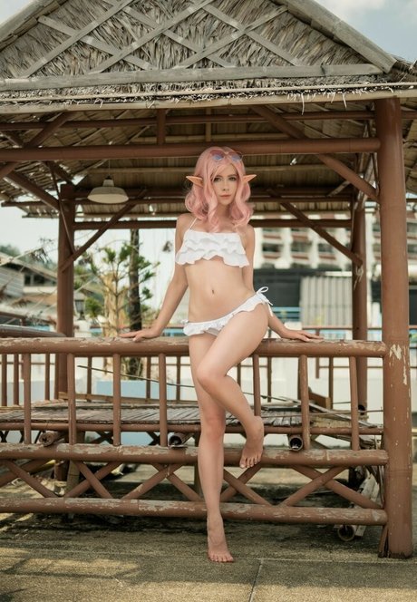 Caterpillar アート女優 ギャラリー