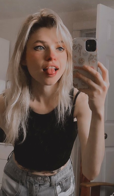 フェイシャルオンリーファンズ ホット裸 写真