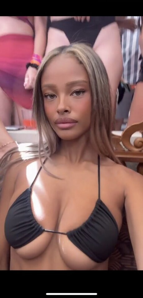 トランス熟女オンリーファンズ 美しいヌード アーカイブ