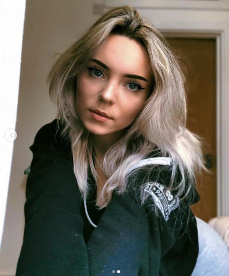 Baffy ヌードのポルノスター 写真