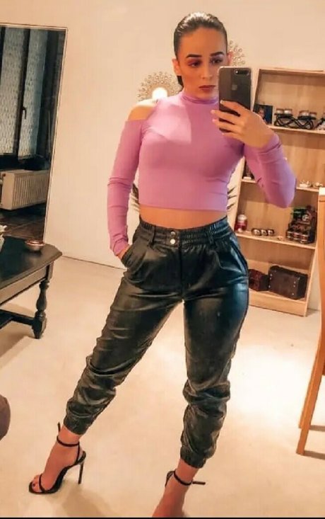 Aggeliki Belesioti アート女優 画像