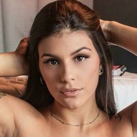 スペードのクイーン オンリーファンズ セクシー裸 写真