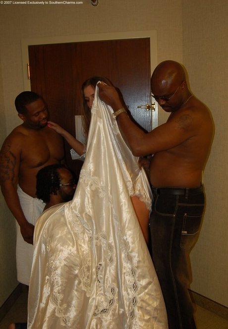 曲線美のブロンド熟女オンリーファンズ ポルノ 画像