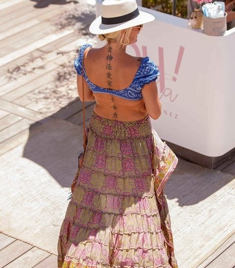 カーリーエボニーオンリーファンズ 裸 写真