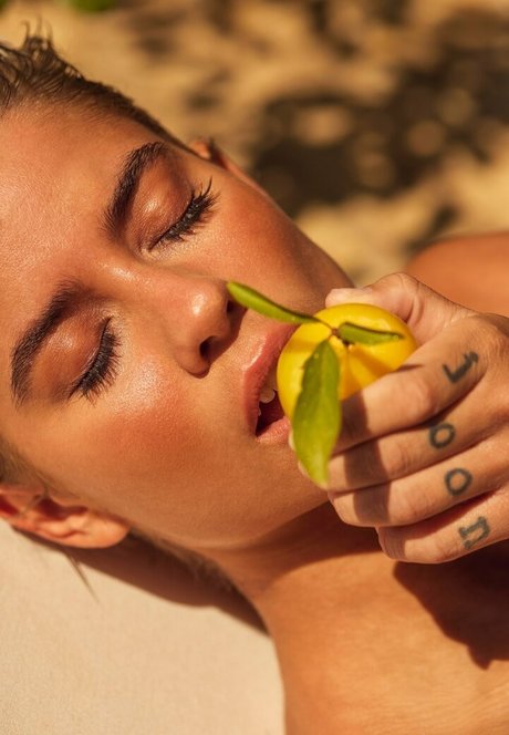 黒檀の熟女オンリーファンズ アートポルノ 画像