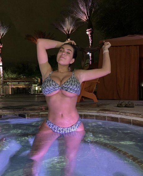 Maggie W 高品質モデル 写真