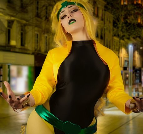 妊娠中のオンリーファンズ セクシー裸 画像