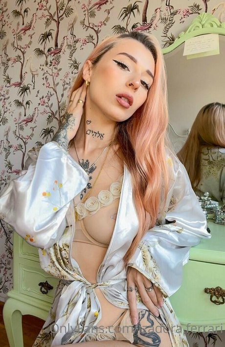 Izadora Ferrari 限定モデル 画像