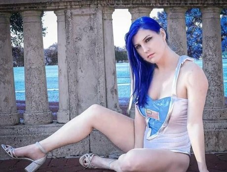 Leva Bates アートスター 写真