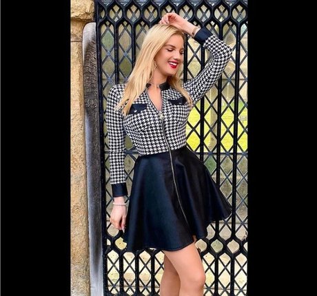 ティックトックスター オンリーファンズ HD 写真