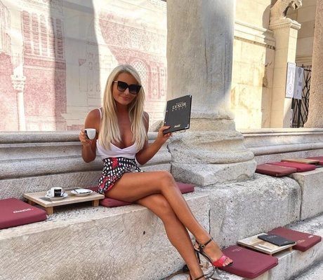 Lenka Dragounova 写真集