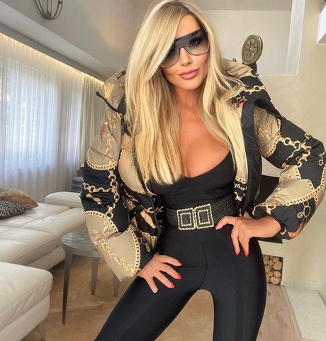 Lenka Dragounova ポルノスター 美しい 写真