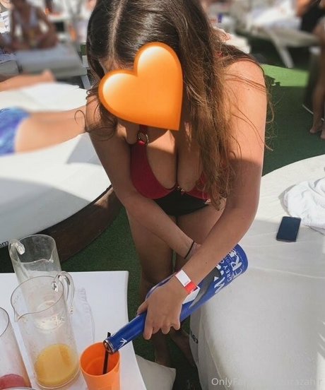 Zara Zahir かわいいスター 画像