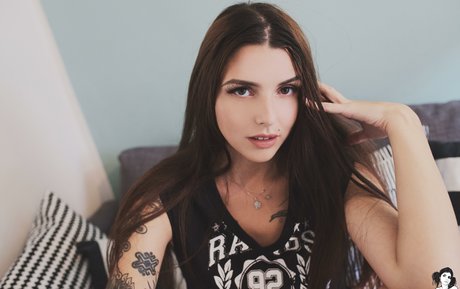 Jjade ポルノスター 裸 写真