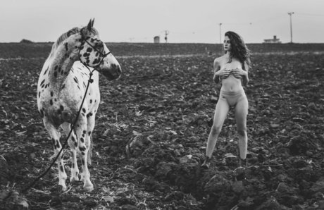 Yael Gayaa ポルノスター ヌード 写真