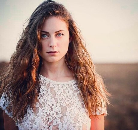 Yael Gayaa ポルノスター セックス 画像