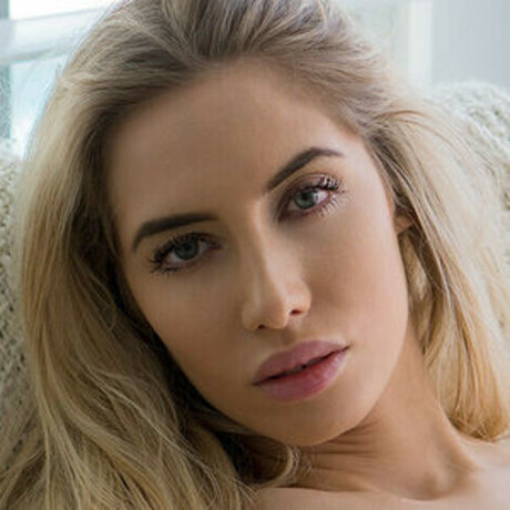 かわいいアナルオンリーファンズ セクシー裸 写真