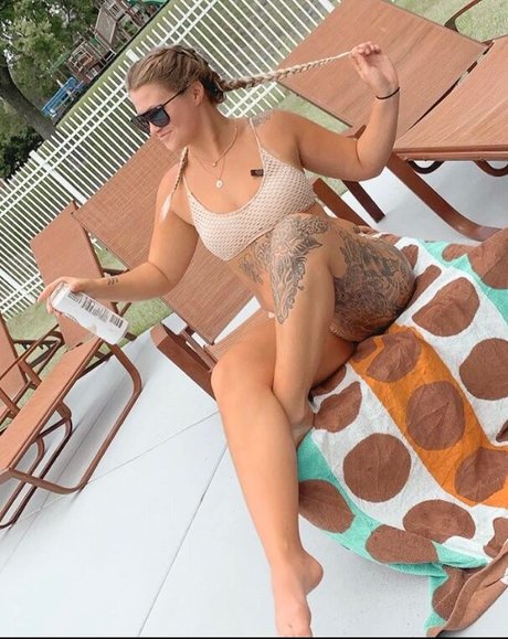 ベビーシッターオンリーファンズ 美しいポルノ 写真