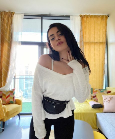 Sara Gazioglu ポルノスター トップ 写真