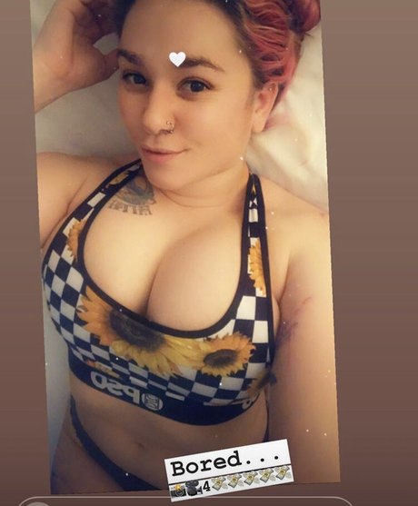 Boz suicide 裸のモデル ギャラリー