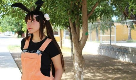 Hato Joestar 裸のスター 写真