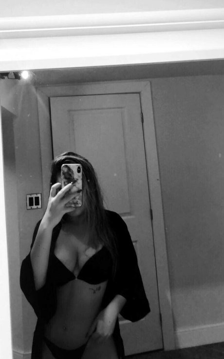 Taylor McCarthy ポルノスター アート 画像