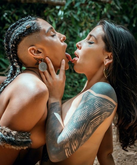 Bruna Martins ヌードモデル 写真