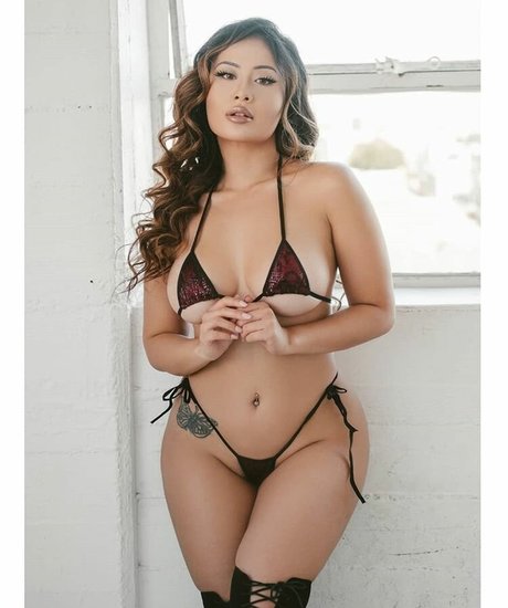 Ela Pasion 女優 写真