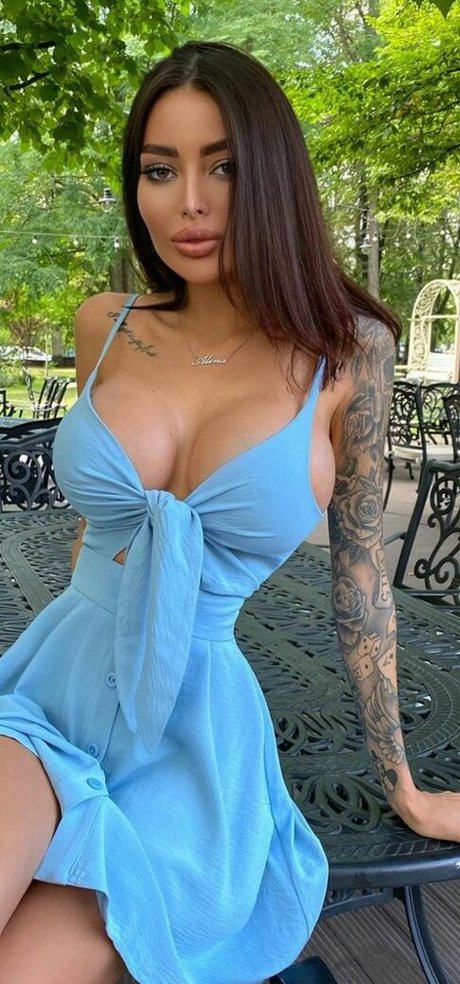 Alena Omovich HDモデル 画像