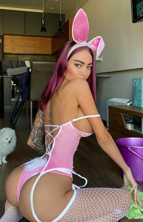 Alena Omovich スター 写真