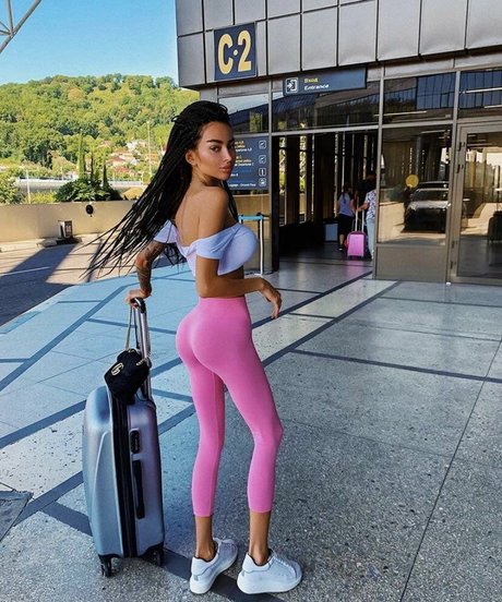 Alena Omovich 最高の女優 アーカイブ