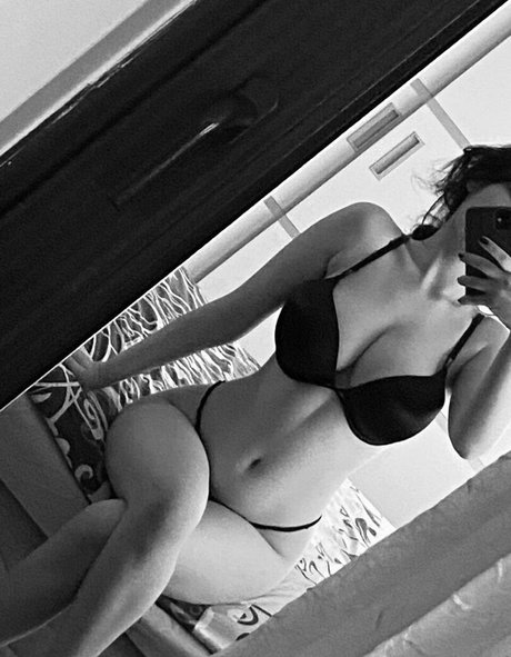 Cansu Cakal ポルノスター 画像