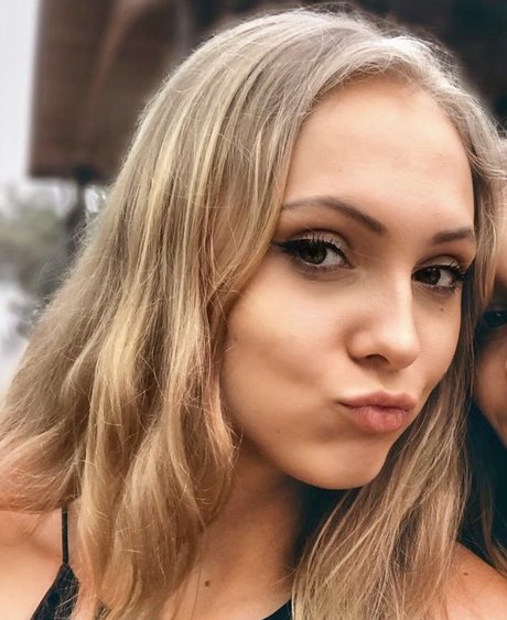 Melissa Danilov ポルノスター セクシー 画像