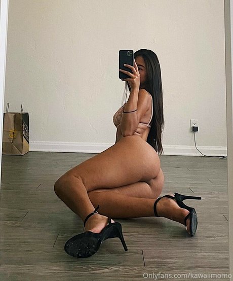 アジアン潮吹き オンリーファンズ HD 写真