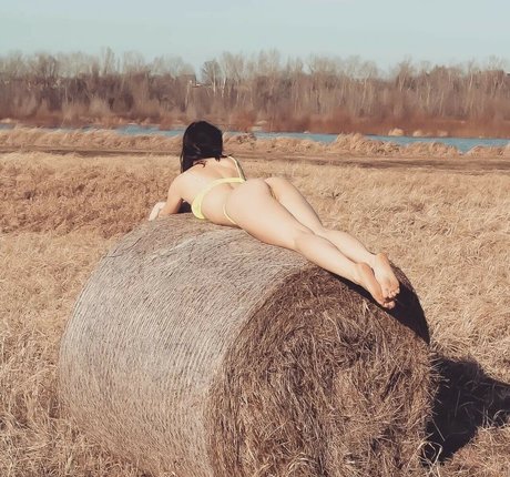 お尻を広げるオンリーファンズ アダルト ギャラリー