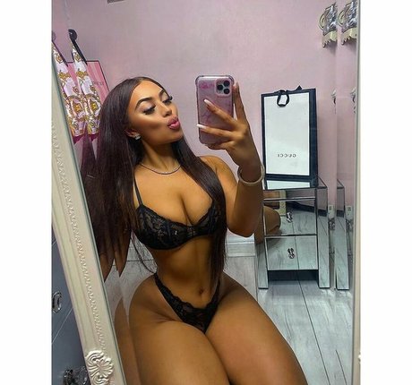 Kate Isobel Daisy 無料モデル ギャラリー