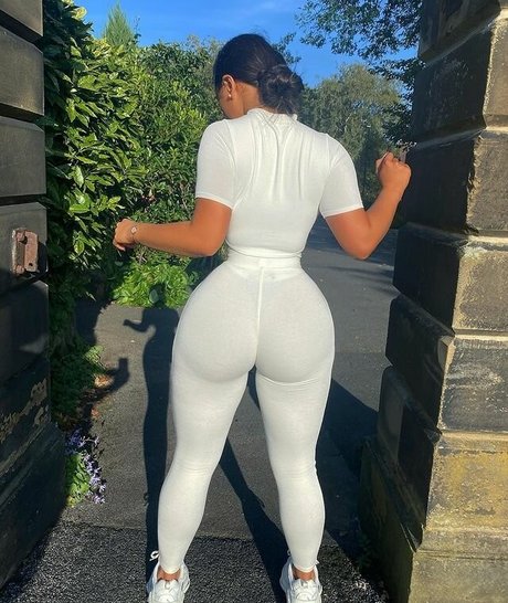 ワークアウト オンリーファンズ えろ 画像