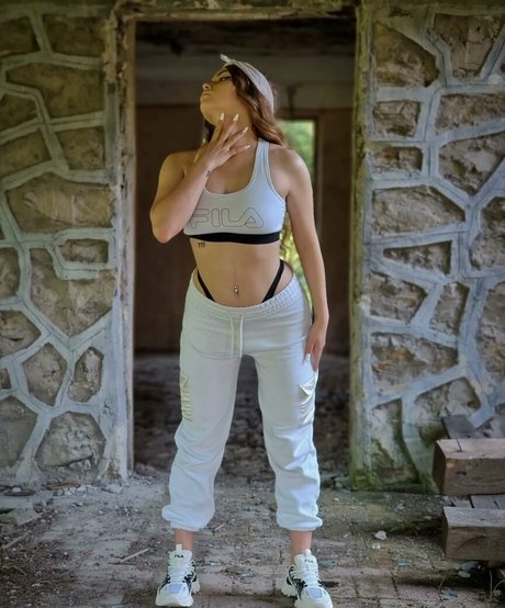 only dew セクシーなポルノスター ギャラリー