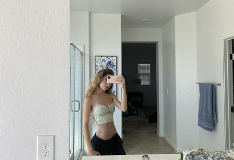 RyyFyy ポルノスター 裸 写真