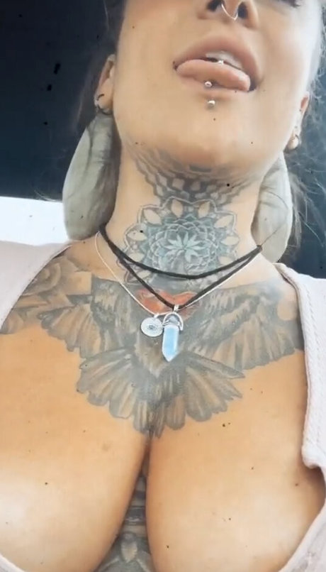 Rancesca lucia ヌードスター 画像