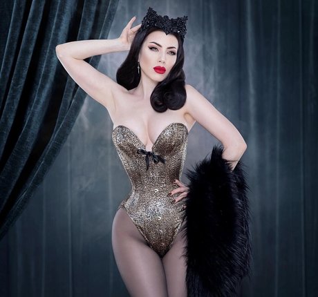 Threnody In Velvet トップ女優 写真