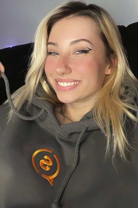 ブロンドのおっぱいオンリーファンズ 素敵 ギャラリー